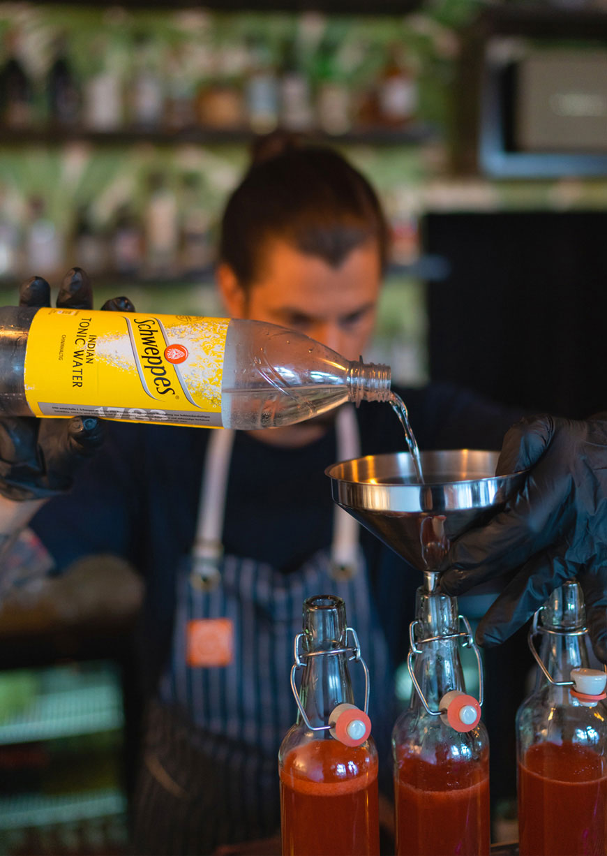 Cocktail Delivery bringt die Grand Pu Bar zu dir nach Hause
